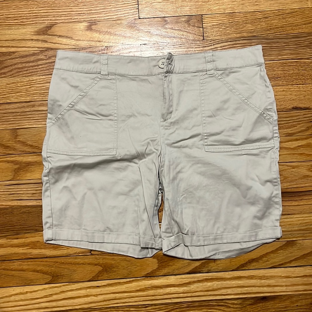 New York & Company-Khaki shorts- like new